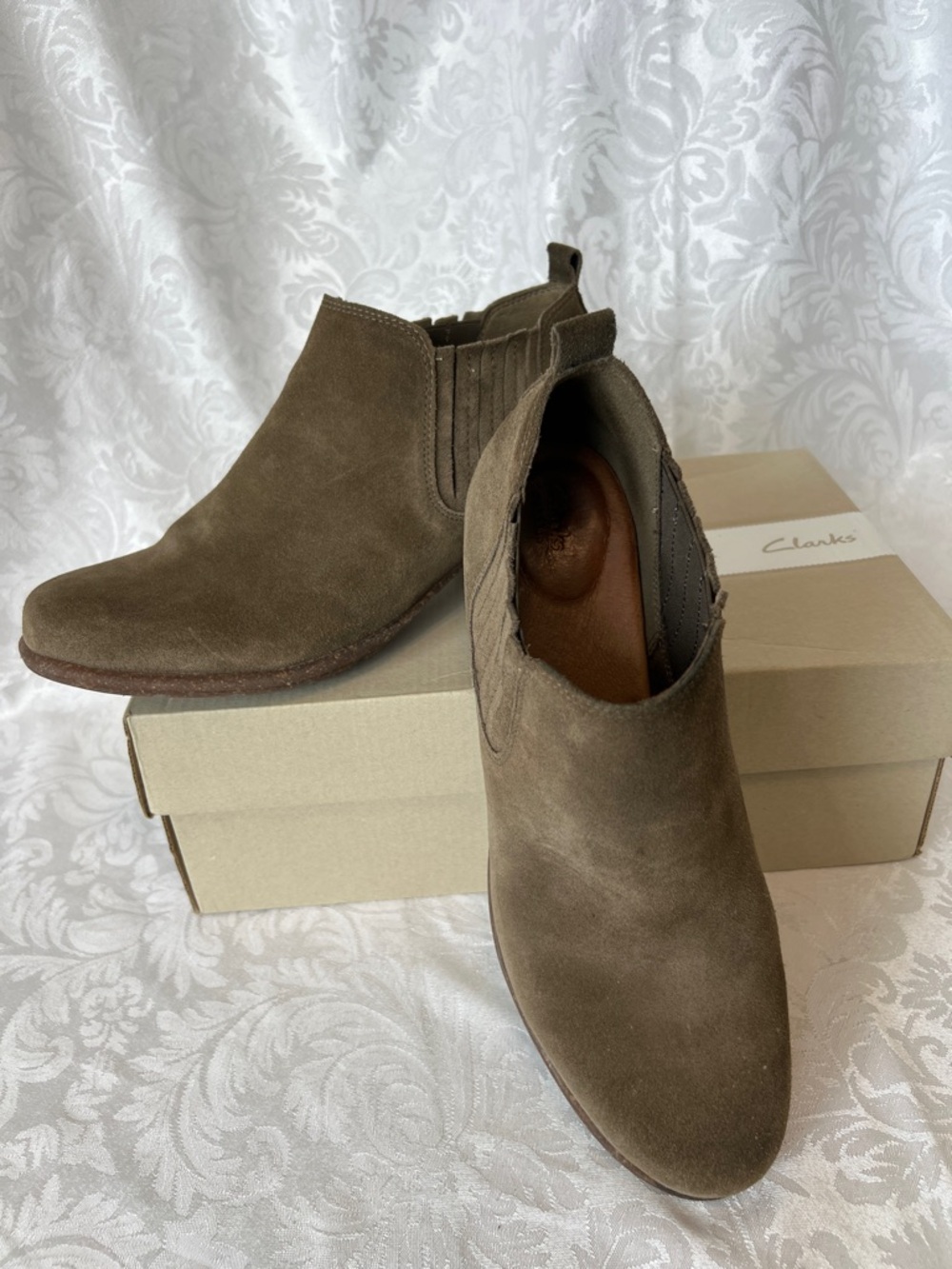 Clarks Olive Green Suede Slip-On Ankle Booties - Sz 9.5